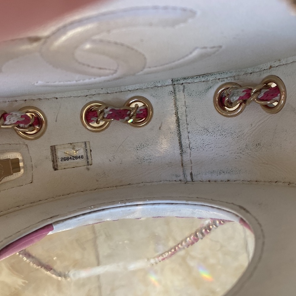 Traded Chanel pink lifesaver - Picture 6 of 8